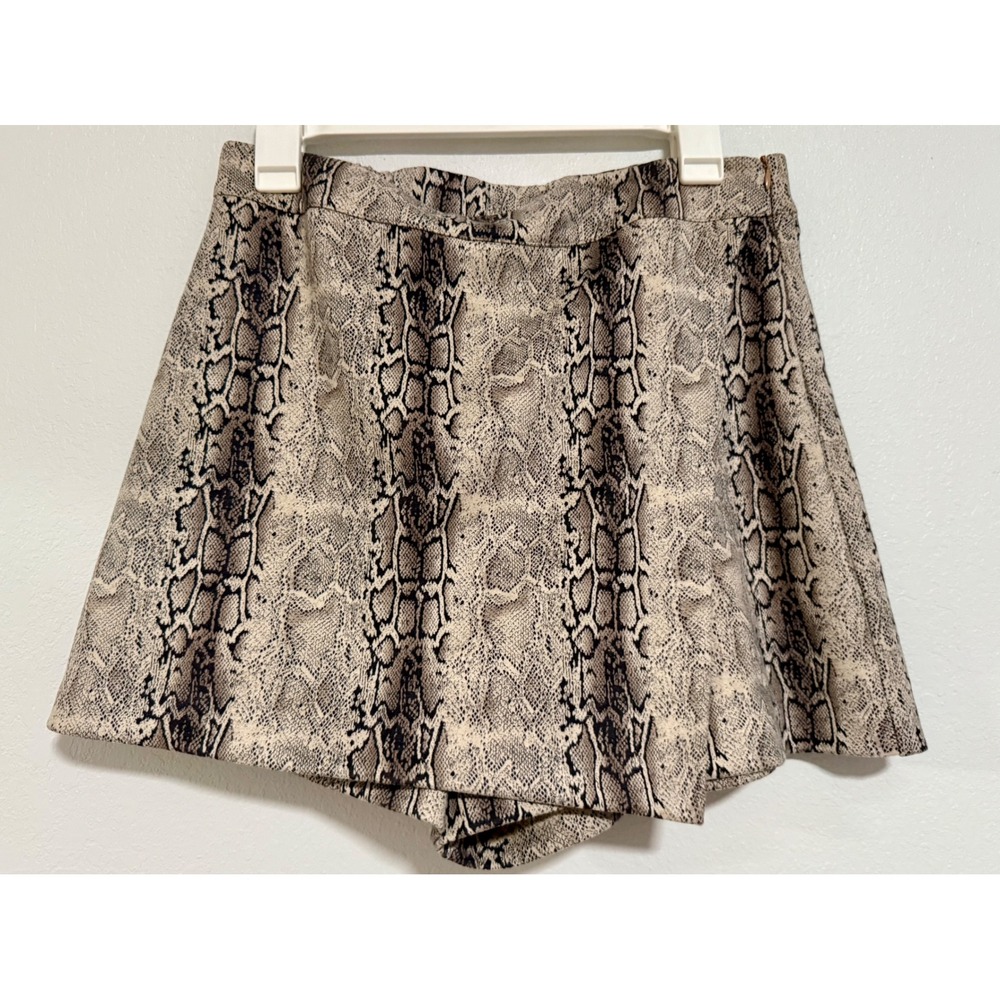 Entro Snakeskin Print Skort Womens Large Beige Gray Excellent Mini Shorts Skirt